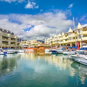 puerto-marina-waterfront-apartment.1costadelsol.com/